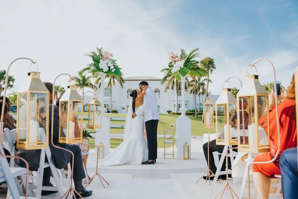 Alexis + Andres // Tropical Chic Wedding at the Mansion at Tuckahoe
